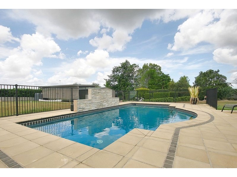 222 Nairn Road, Morayfield QLD 4506