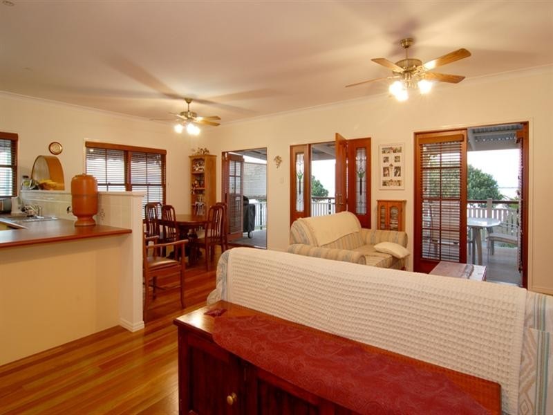 5 Esplanade, Deception Bay QLD 4508