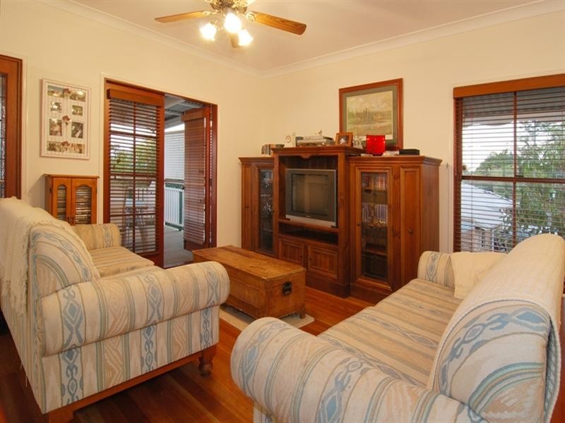 5 Esplanade, Deception Bay QLD 4508