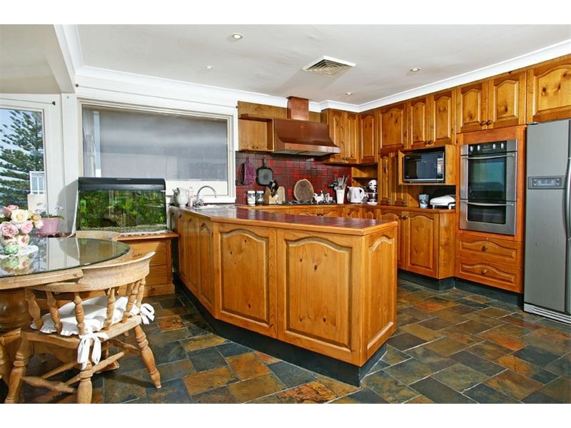 6 Hillcrest Avenue, Mona Vale NSW 2103