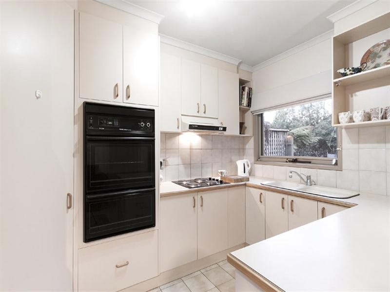 1/8 Kingsley Parade, Carnegie VIC 3163