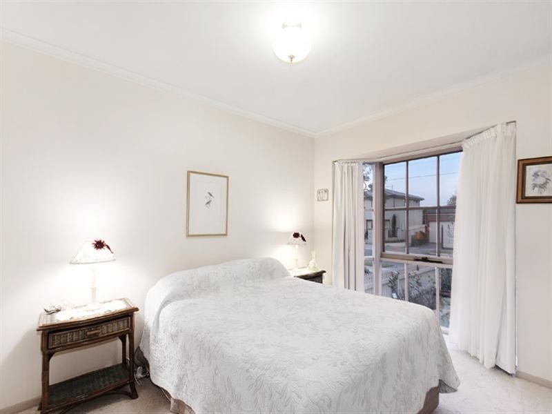 1/8 Kingsley Parade, Carnegie VIC 3163