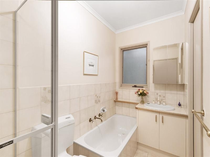 1/8 Kingsley Parade, Carnegie VIC 3163