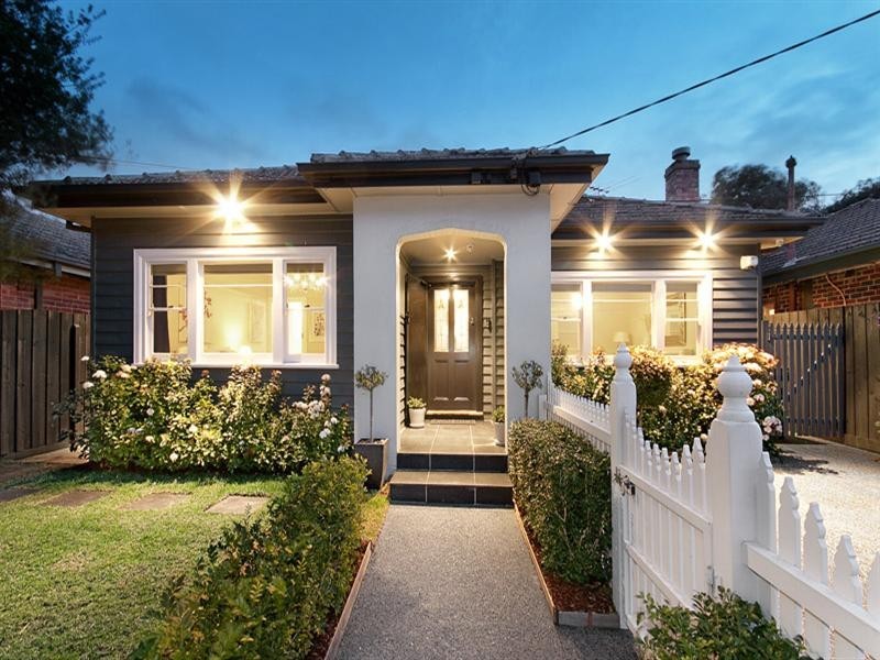 48 Holywood Grove, Carnegie VIC 3163