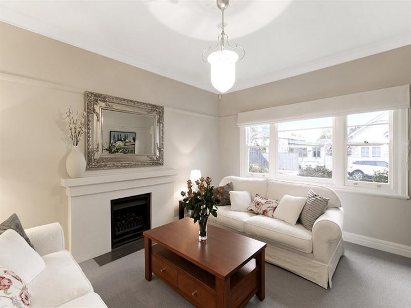 48 Holywood Grove, Carnegie VIC 3163