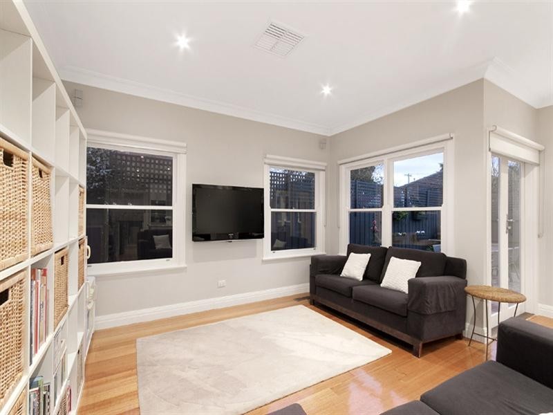 48 Holywood Grove, Carnegie VIC 3163