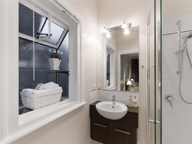 48 Holywood Grove, Carnegie VIC 3163