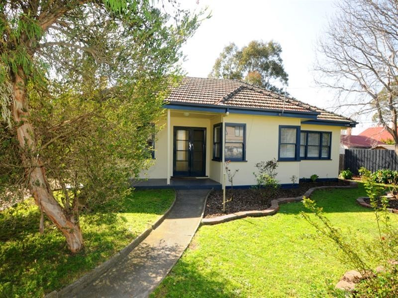 1 McLaurin Road, Carnegie VIC 3163