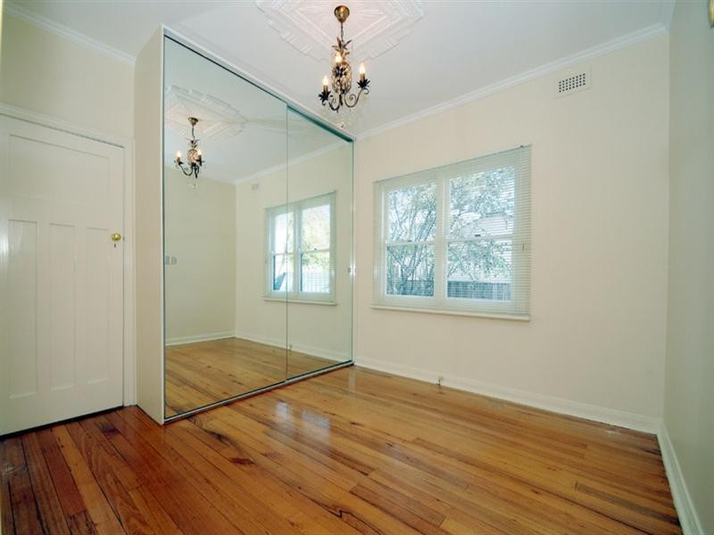 1 McLaurin Road, Carnegie VIC 3163