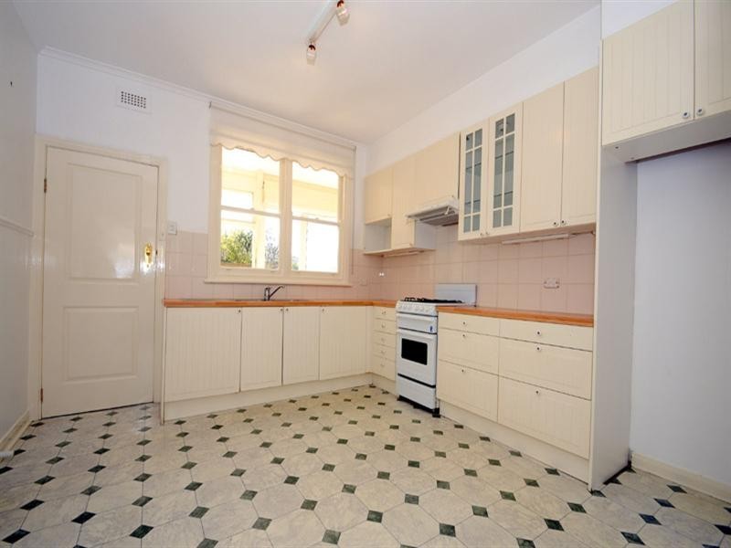 1 McLaurin Road, Carnegie VIC 3163