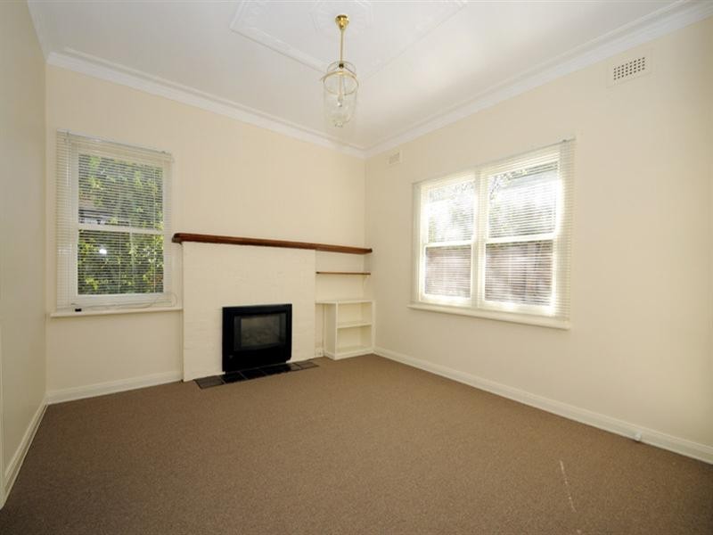 1 McLaurin Road, Carnegie VIC 3163