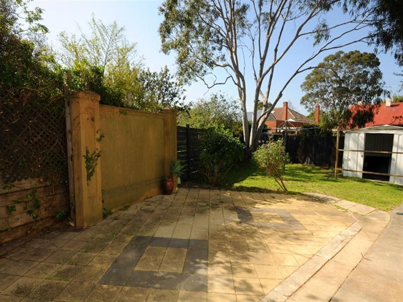 1 McLaurin Road, Carnegie VIC 3163