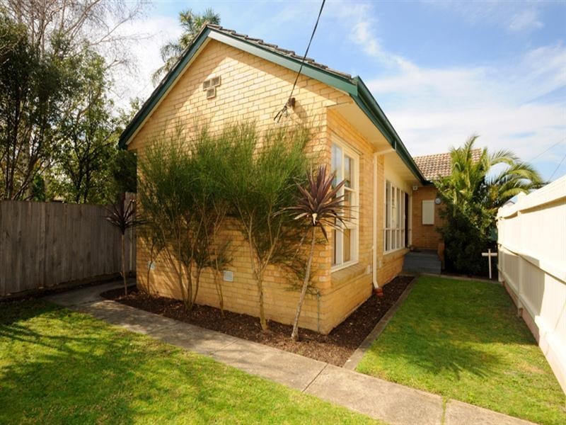1/2 Elizabeth Crescent, Carnegie VIC 3163