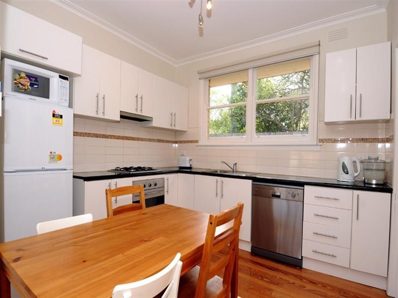 1/2 Elizabeth Crescent, Carnegie VIC 3163