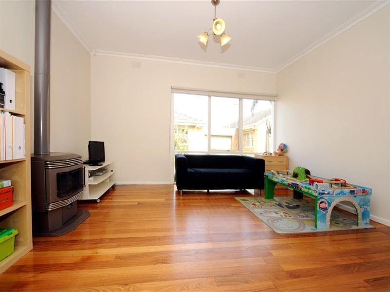 1/2 Elizabeth Crescent, Carnegie VIC 3163