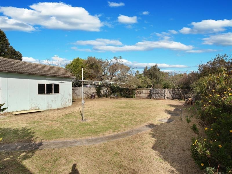 14 Eleebana Avenue, Hughesdale VIC 3166