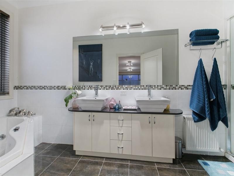 24 Browns Road, Bentleigh East VIC 3165