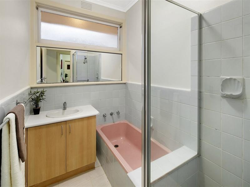 2/3 Walsh Street, Ormond VIC 3204