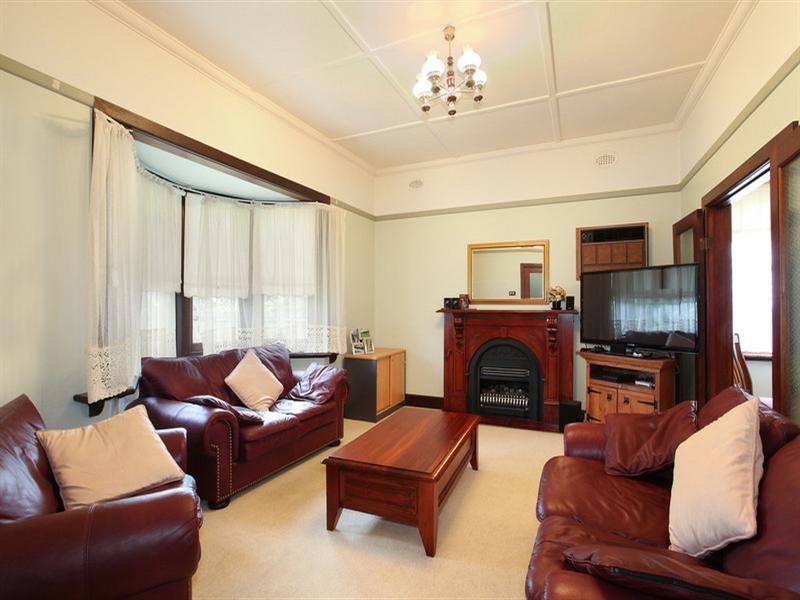 44 Eleebana Avenue, Hughesdale VIC 3166