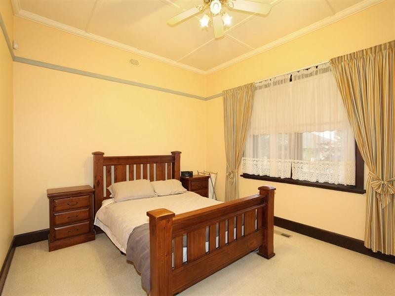 44 Eleebana Avenue, Hughesdale VIC 3166