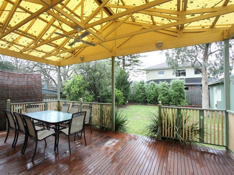 44 Eleebana Avenue, Hughesdale VIC 3166