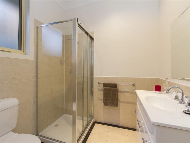 2/1 Dorothea Mackellar Avenue, Oakleigh East VIC 3166