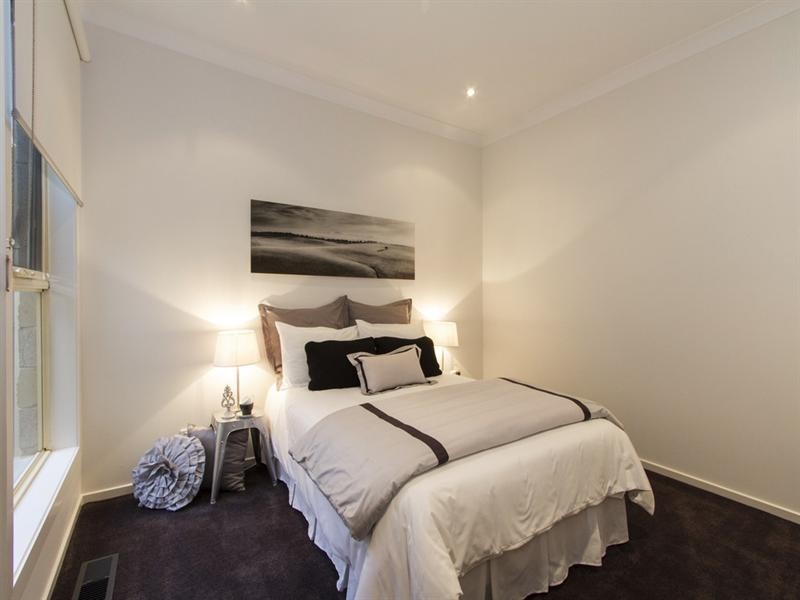 2/1 Dorothea Mackellar Avenue, Oakleigh East VIC 3166