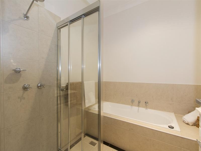 2/1 Dorothea Mackellar Avenue, Oakleigh East VIC 3166