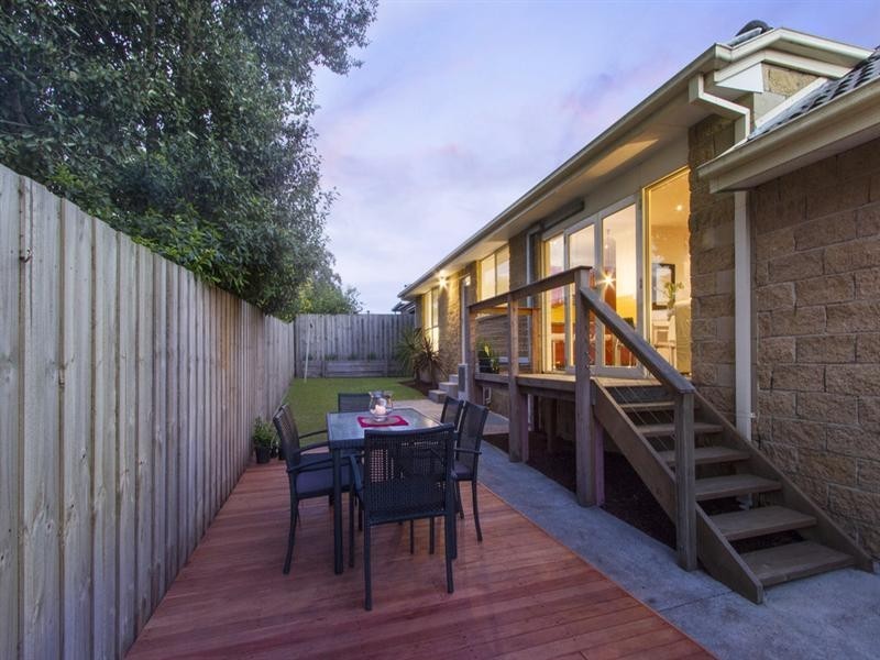 2/1 Dorothea Mackellar Avenue, Oakleigh East VIC 3166