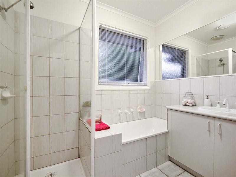 2/14 Wahroongaa Crescent, Murrumbeena VIC 3163