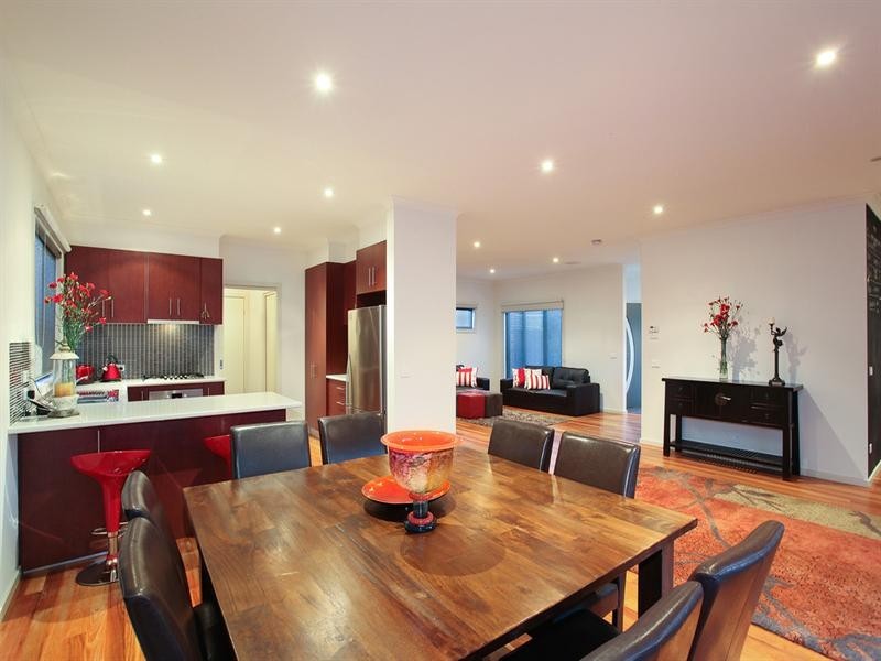 2/21 Golf Road, Oakleigh South VIC 3167