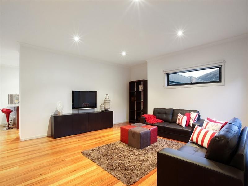 2/21 Golf Road, Oakleigh South VIC 3167