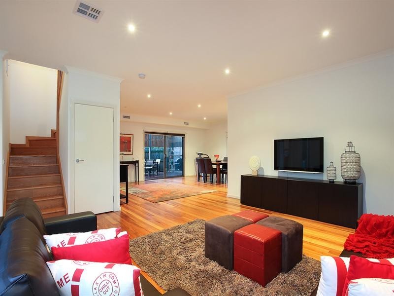 2/21 Golf Road, Oakleigh South VIC 3167