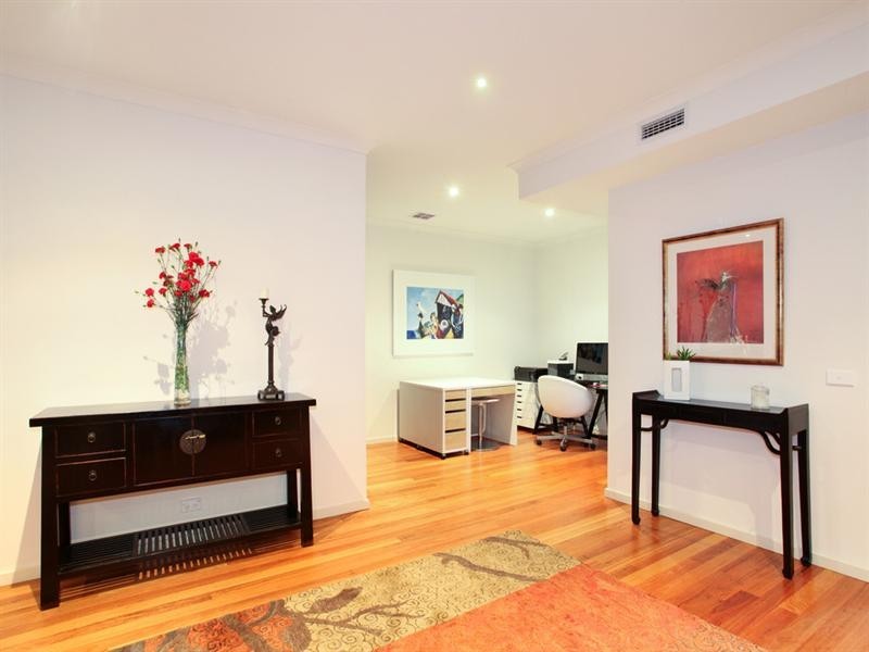 2/21 Golf Road, Oakleigh South VIC 3167