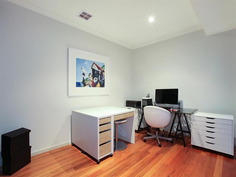 2/21 Golf Road, Oakleigh South VIC 3167