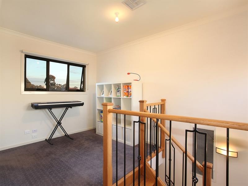 2/21 Golf Road, Oakleigh South VIC 3167