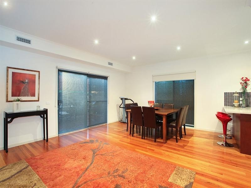 2/21 Golf Road, Oakleigh South VIC 3167