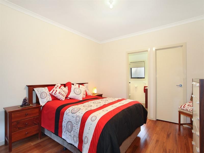 2/21 Golf Road, Oakleigh South VIC 3167