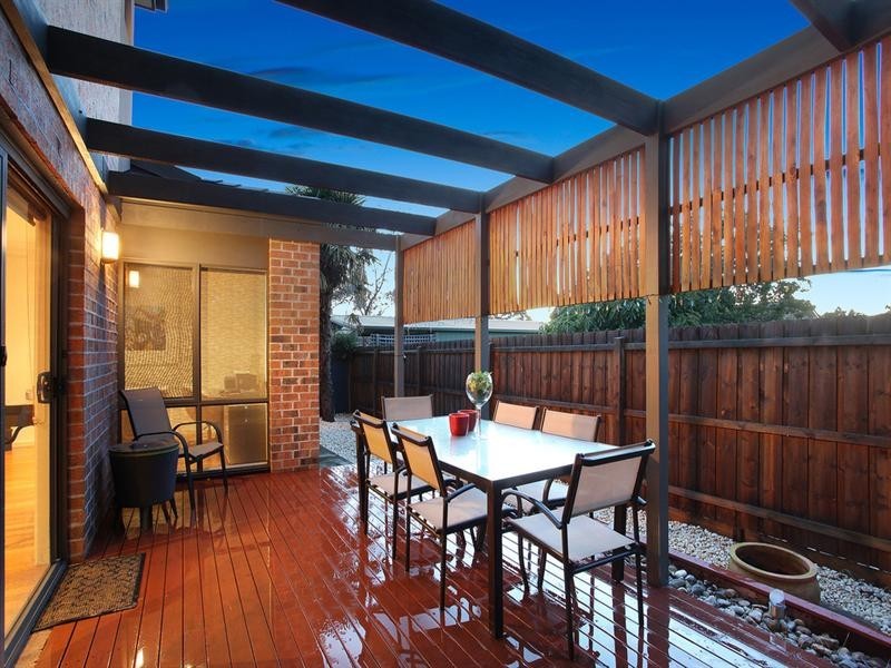 2/21 Golf Road, Oakleigh South VIC 3167