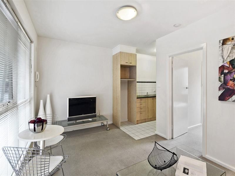 1/7 Truganini Road, Carnegie VIC 3163