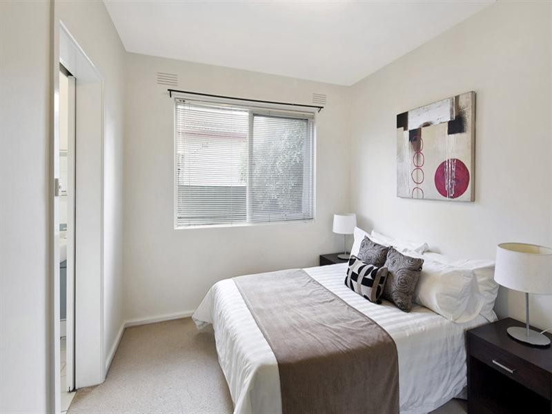 1/7 Truganini Road, Carnegie VIC 3163