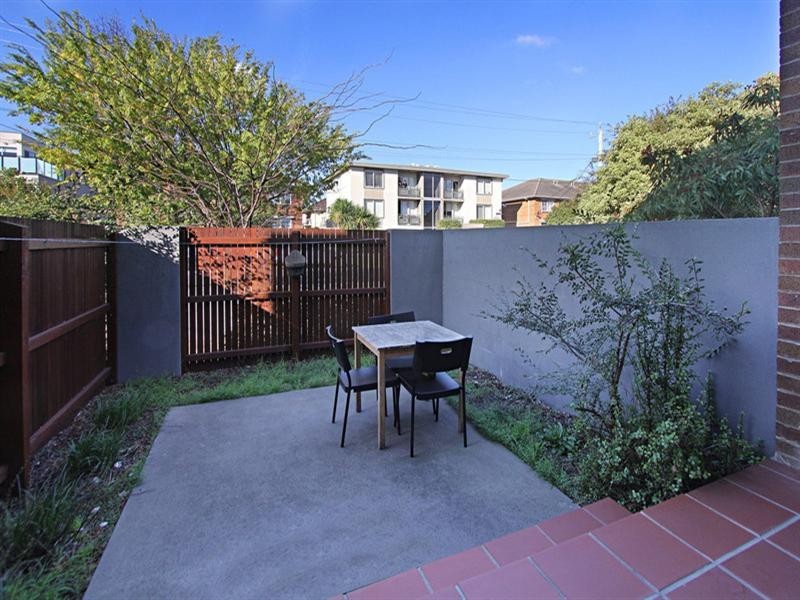 1/21 Lillimur Road, Ormond VIC 3204