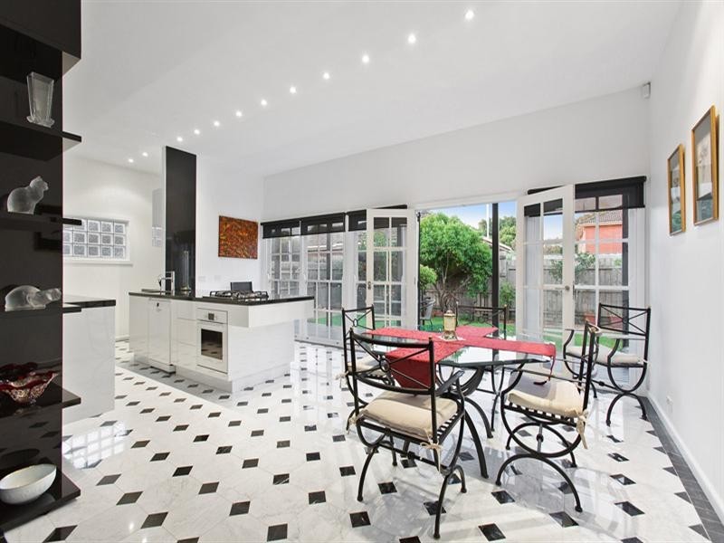 55 Holywood Grove, Carnegie VIC 3163