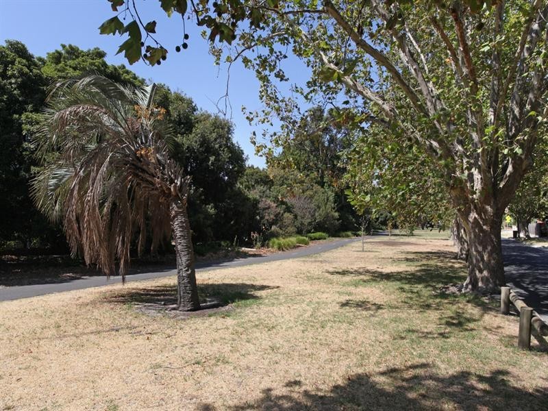 2-3/68 Lillimur Road, Ormond VIC 3204