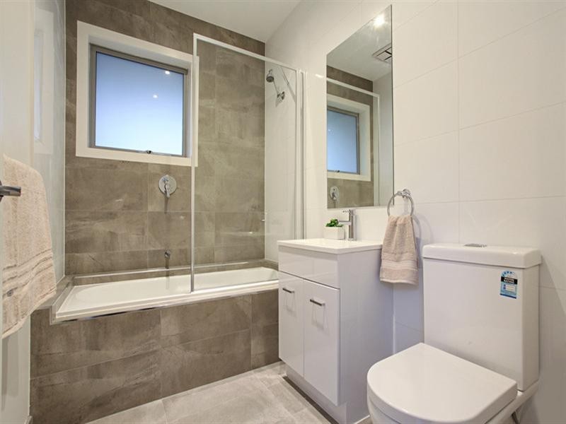 8a Carinya Road, Bentleigh East VIC 3165