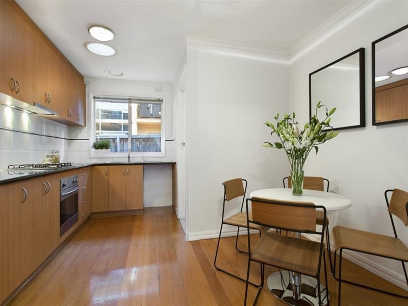 2/23 Shepparson Avenue, Carnegie VIC 3163