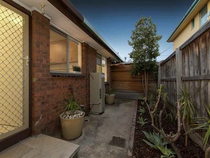 2/23 Shepparson Avenue, Carnegie VIC 3163