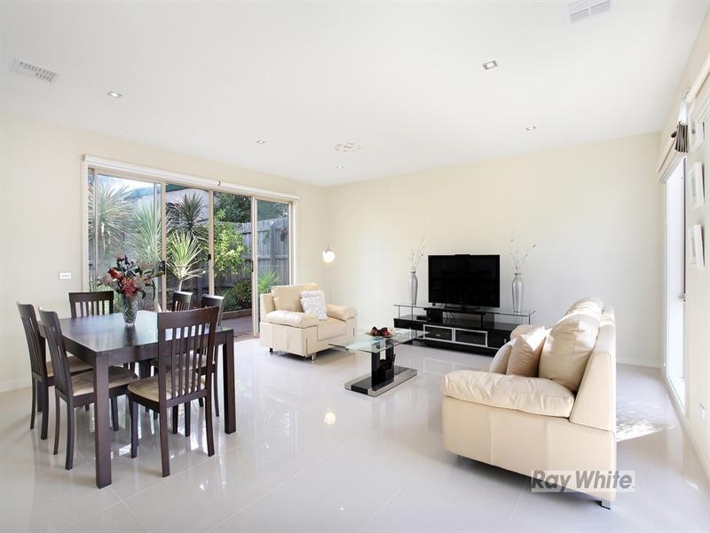 2/3 Victory Street, Murrumbeena VIC 3163