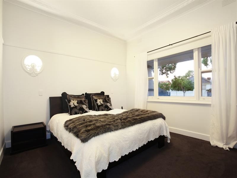 19 Skipton Road, Hughesdale VIC 3166