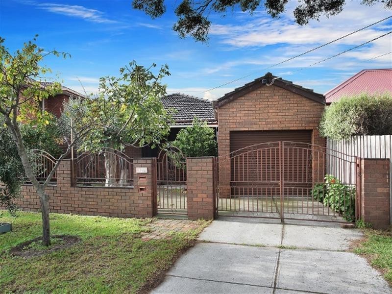 32b Toolambool Road, Carnegie VIC 3163